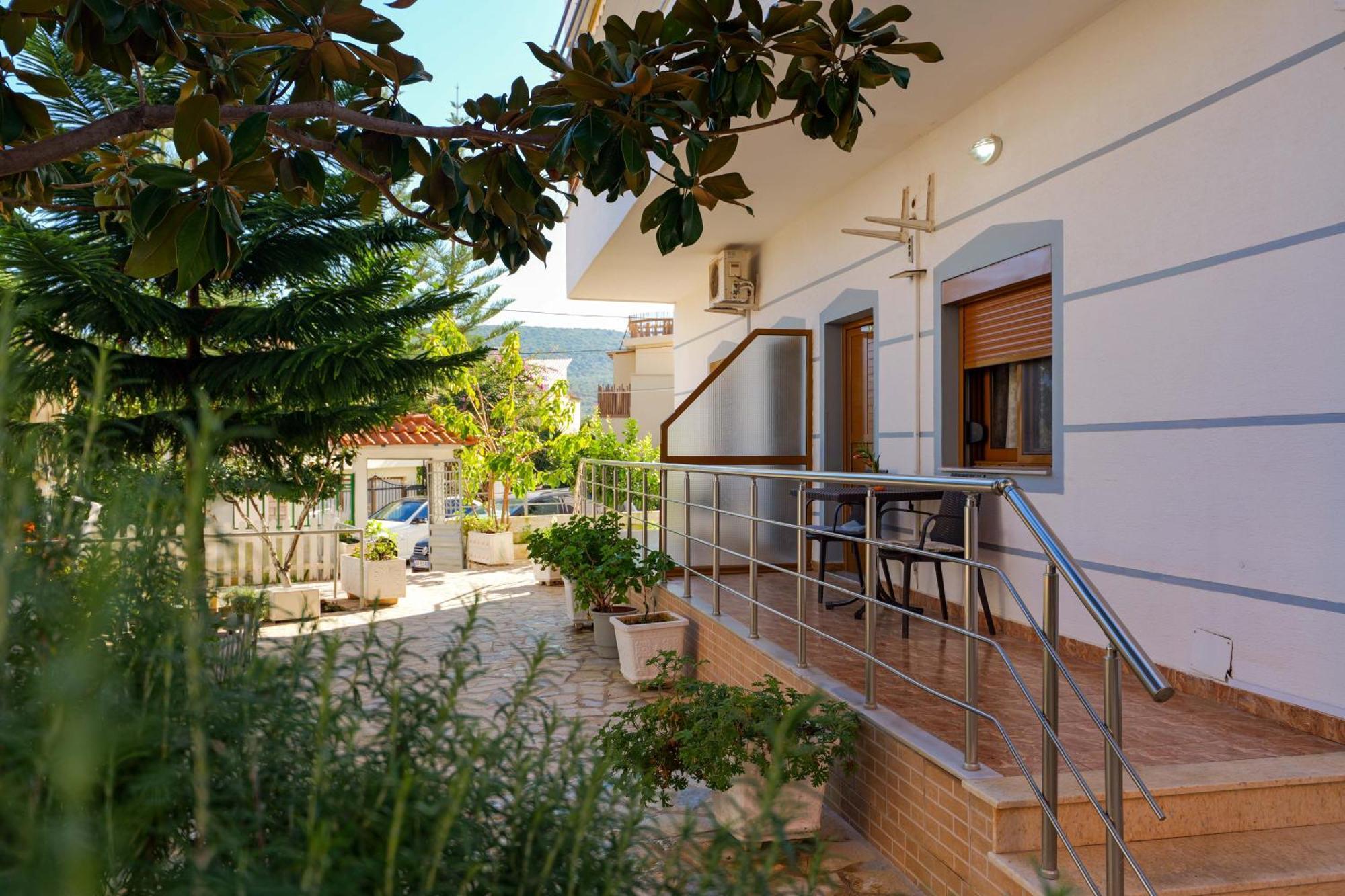 Hotel Chris Ksamil Exterior photo