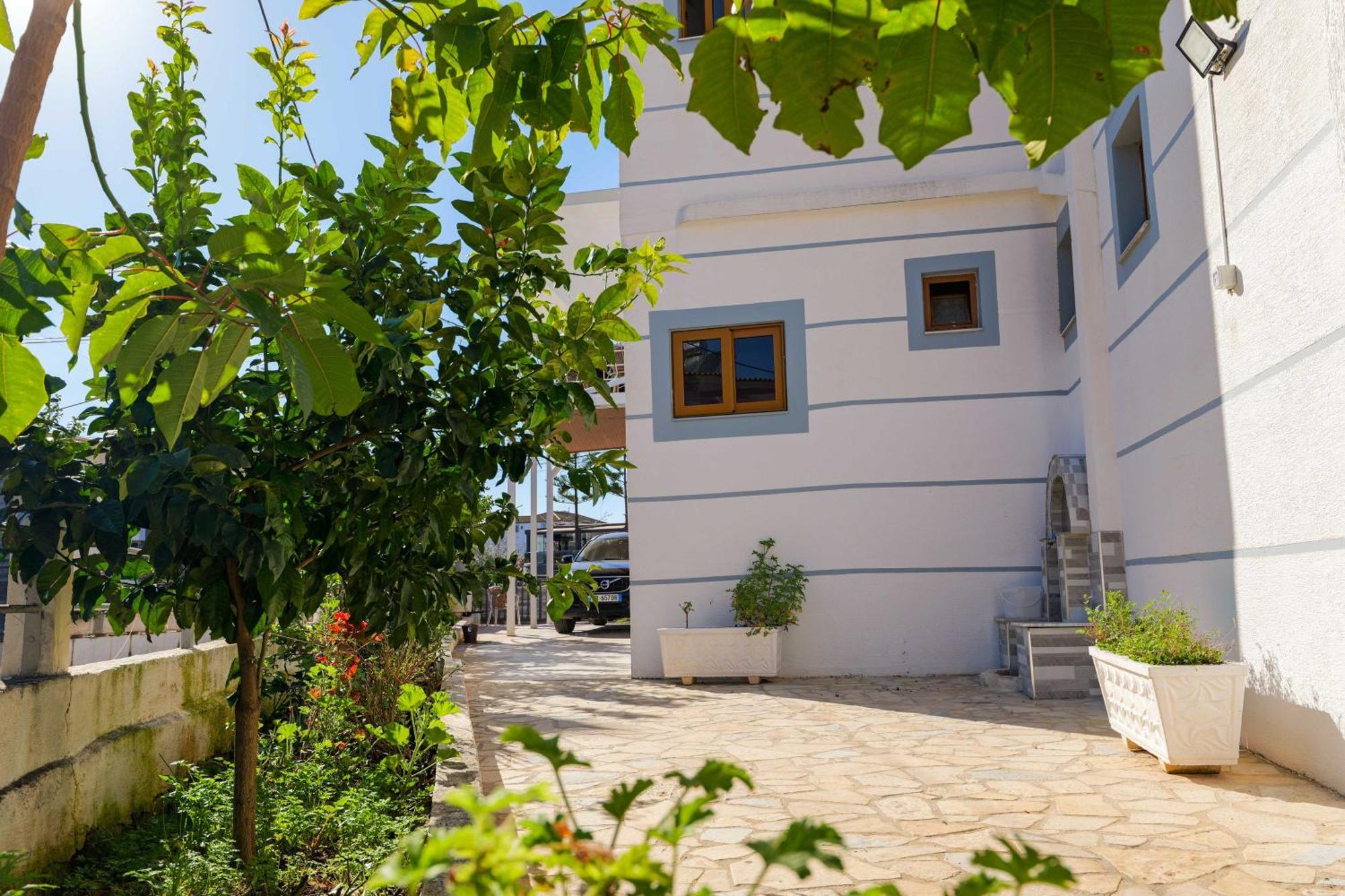 Hotel Chris Ksamil Exterior photo
