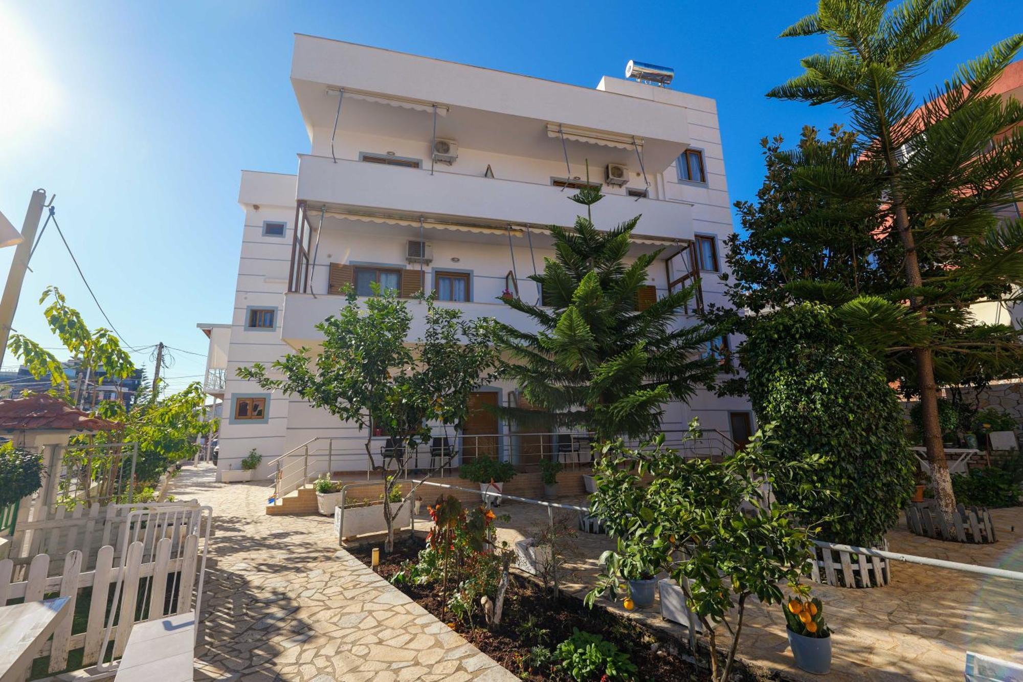 Hotel Chris Ksamil Exterior photo